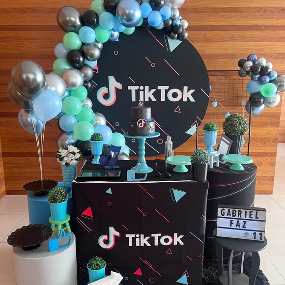 Mesa de Decoração Tik Tok - Aluguel
