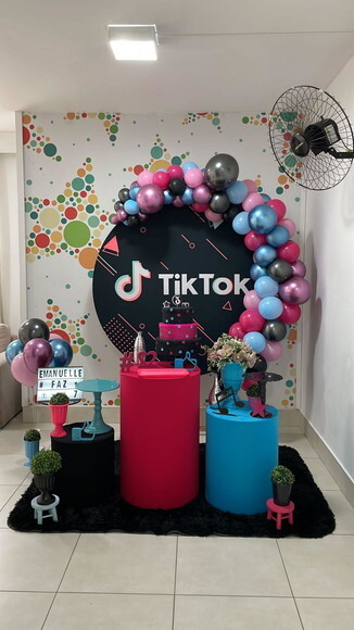 Mesa de Decoração Tik Tok - Aluguel