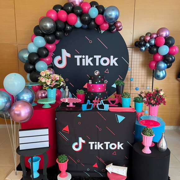 Mesa de Decoração Tik Tok - Aluguel