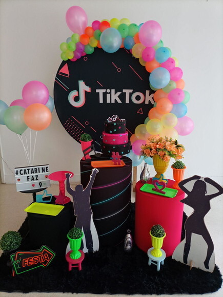 Mesa de Decoração Tik Tok - Aluguel