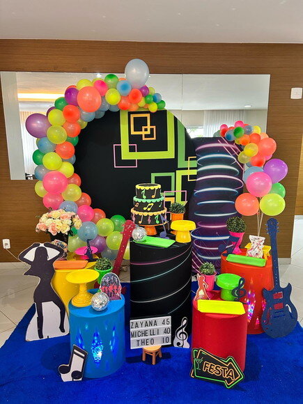 Mesa de Decoração Balada Teen Neon - Aluguel