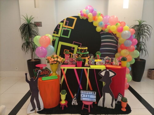 Mesa de Decoração Balada Teen Neon - Aluguel