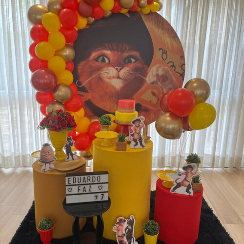 Mesa de Decoração Gato de Botas - Aluguel