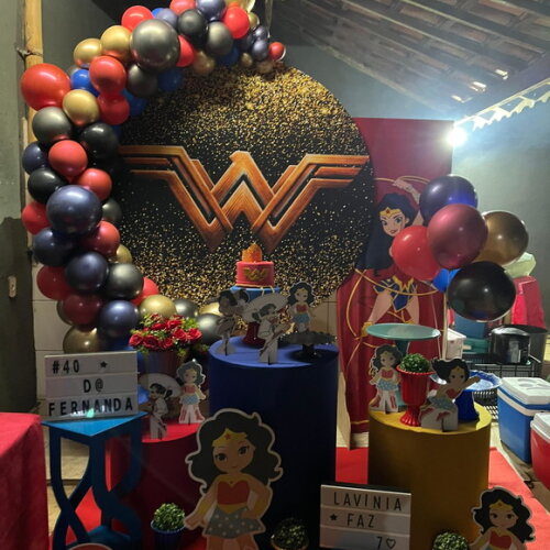 Mesa de Decoração Mulher Maravilha - Aluguel