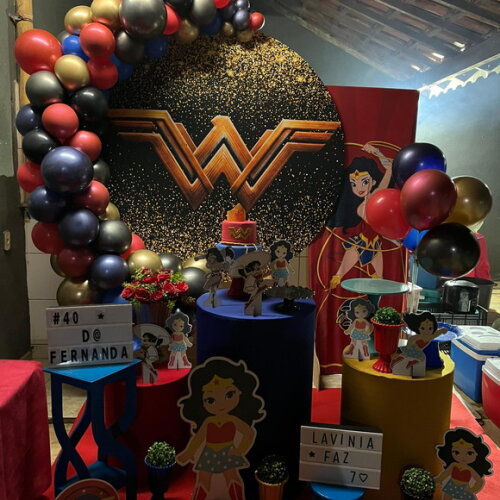 Mesa de Decoração Mulher Maravilha - Aluguel