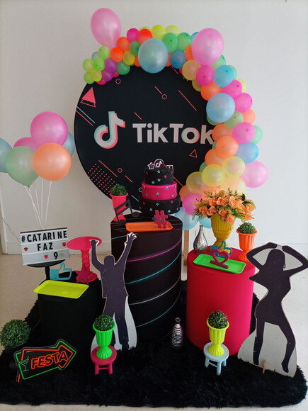 Mesa de Decoração Tik Tok - Aluguel