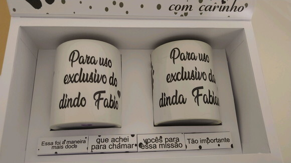 Caixa com Duas Canecas de Cerâmica Convite Padrinhos