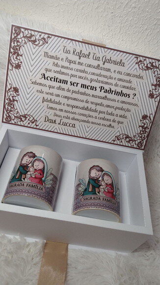 Caixa Cartonada com 2 Canecas de Cerâmica Convite Padrinhos