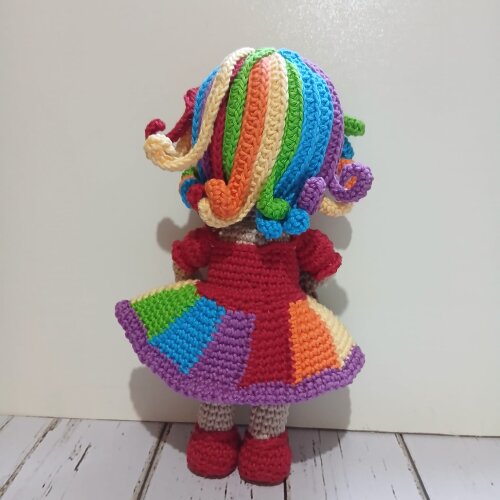 Boneca Íris A Menina do Mundo das Cores Amigurumi