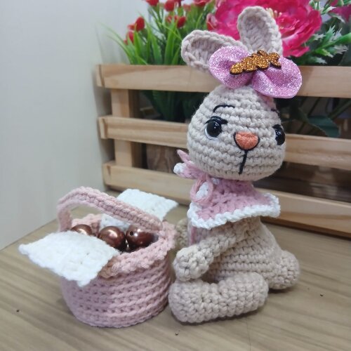 Coelha Cacau Amigurumi 14cm – Pronta Entrega