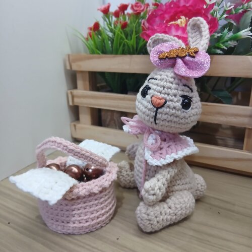 Coelha Cacau Amigurumi 14cm – Pronta Entrega