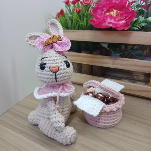 Coelha Cacau Amigurumi 14cm – Pronta Entrega