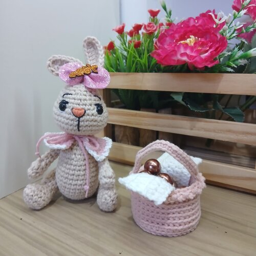Coelha Cacau Amigurumi 14cm – Pronta Entrega