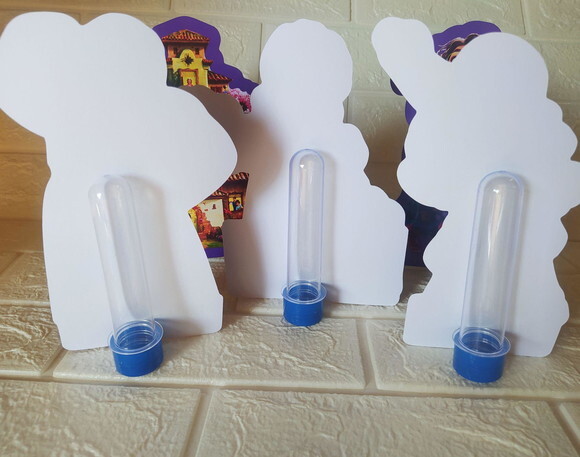 5 Display de Mesa feito em Papel Encanto Disney
