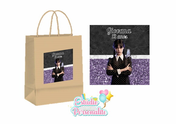 Adesivo para Sacola Kraft Wandinha Addams