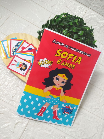Álbum de Figurinhas Mulher Maravilha