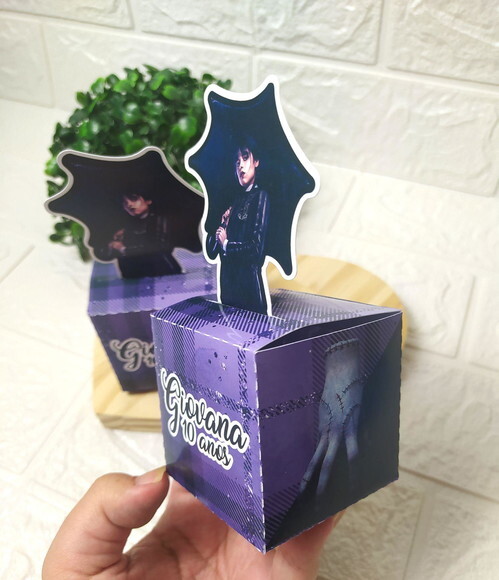 Caixa Cubo 3d Wandinha Addams