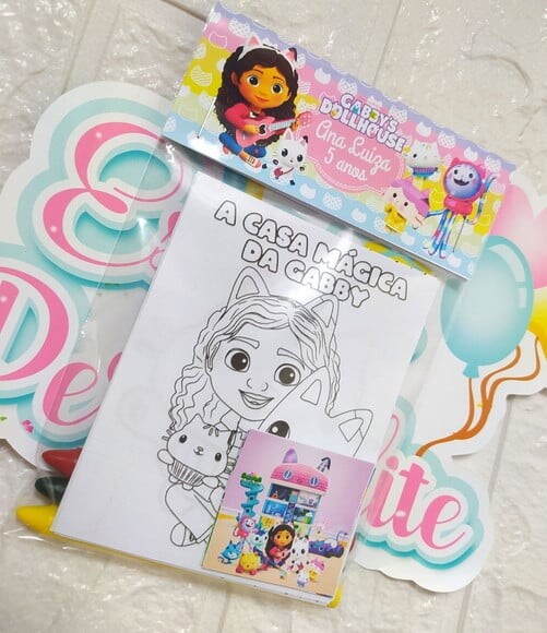 Kit de Colorir + Adesivo a Casa Mágica da Gabby