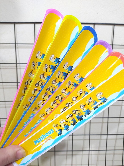 Pulseira Bate Enrola Minions