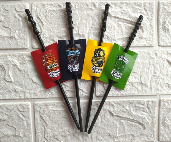 Varinha com Tag Harry Potter.