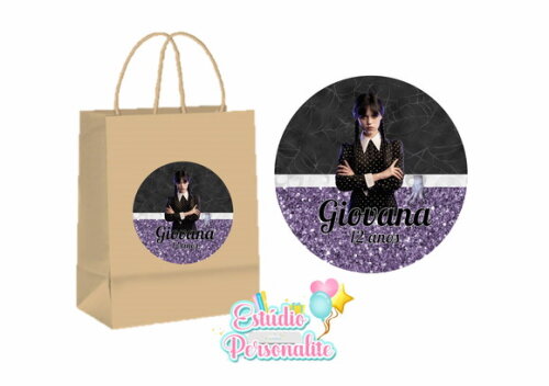 Adesivo para Sacola Kraft Wandinha Addams