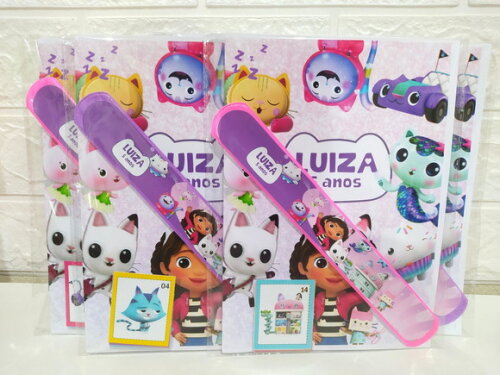 Kit Álbum de Figurinhas + Pulseira a Casa Mágica da Gabby