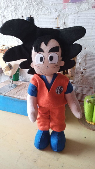 Boneco Goku em Feltro 35 cm