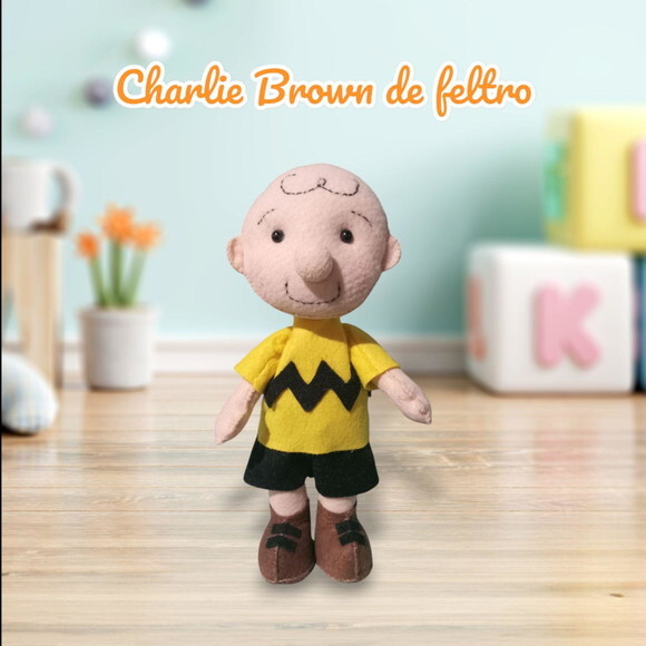 Boneco Charlie Brown de Feltro 35 cm