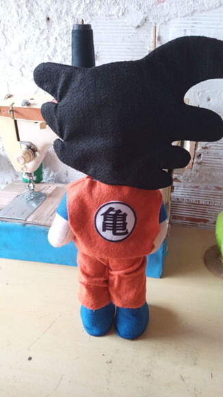 Boneco Goku em Feltro 35 cm