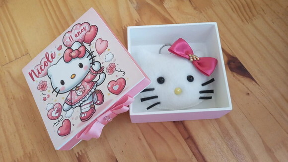 Caixa de mdf Hello Kitty com Chaveiro 10x10x4