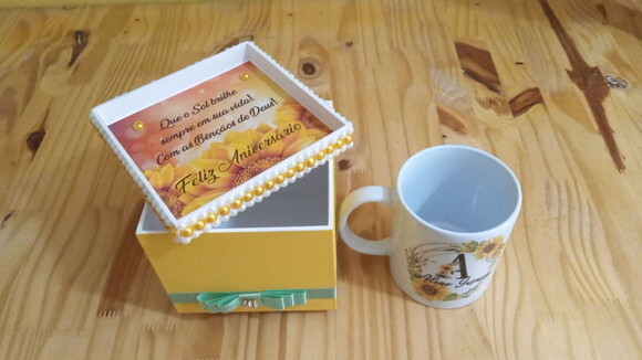Caixa mdf com Canecas Personalizada Tema Girassol