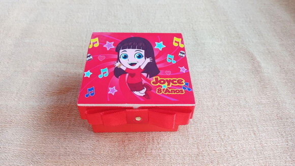 Caixa mdf Personalizada Tema Gi Aventureira Vermelha 8x8x4