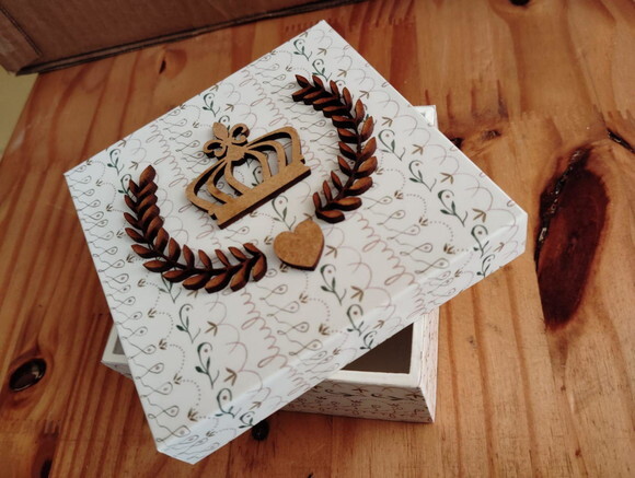 Caixa mdf Toda Adesivada 10x10x4 cm