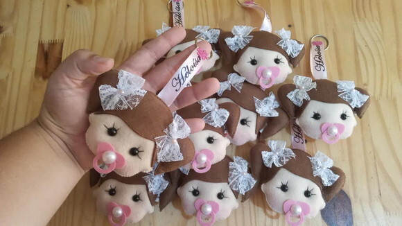 Chaveiro Cabeça de Menina Bebê de Feltro