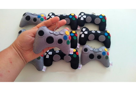 Chaveiros Ps2 e Xbox de Feltro
