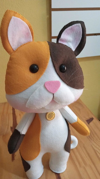 Gato Malhado em Feltro 40cm
