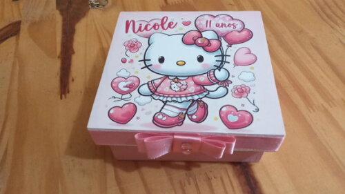 Caixa de mdf Hello Kitty com Chaveiro 10x10x4