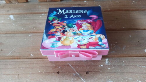 Caixa mdf Alice no País das Maravilhas 10x10x4cm