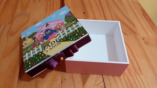 Caixa mdf Galinha Pintadinha 10x10x4 cm