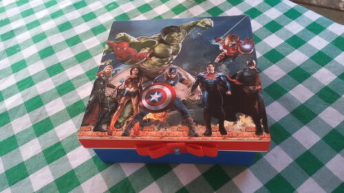 Caixa Personalizada Super Heróis de mdf 15x15x4cm