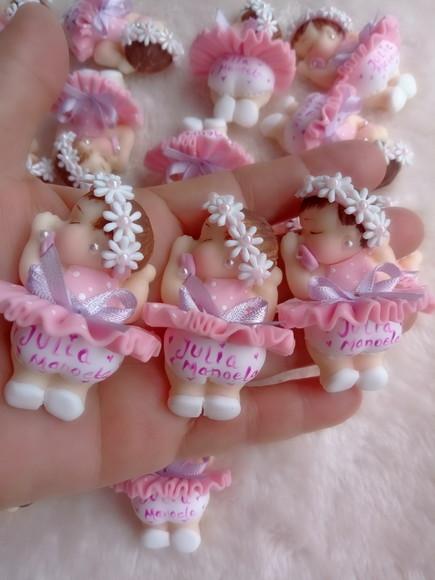 30 Lembrancinhas Bebê com Guirlanda em Biscuit