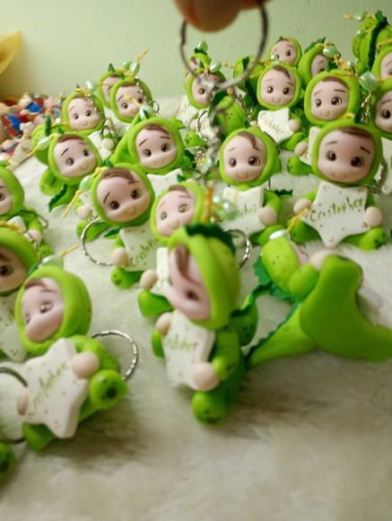 40 Chaveirinhos Bebê Fantasiado de Dinossauro em Biscuit