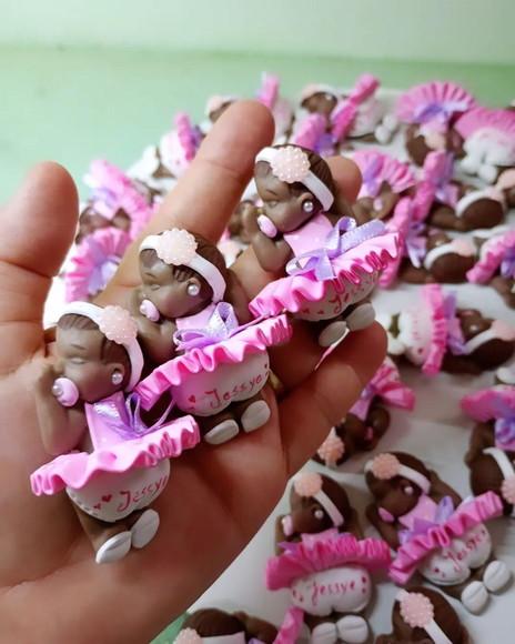 70 Bebês Soneca Menina Negra em Biscuit