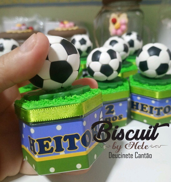 Caixinhas Acrílicas - Bola de Futebol em Biscuit