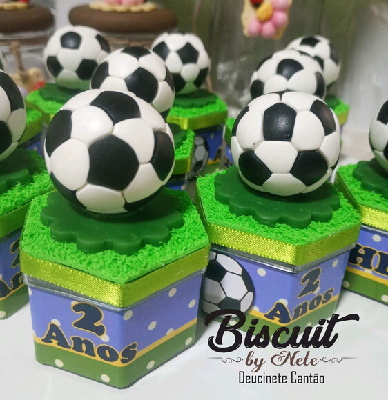 Caixinhas Acrílicas - Bola de Futebol em Biscuit