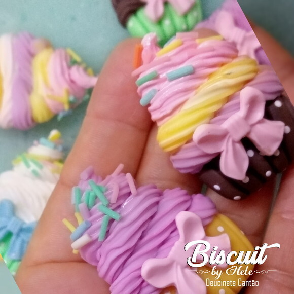 Cup Cakes em Biscuit