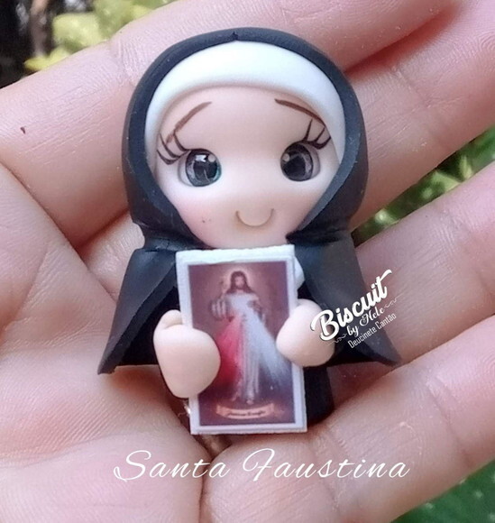 Enfeite de Chimarrão Santa Faustina em Biscuit