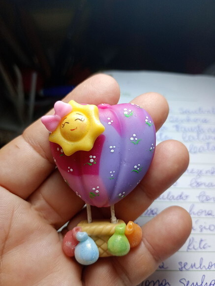 Ímã de Geladeira Balão com Solzinho em Biscuit