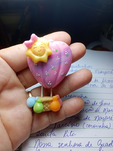 Ímã de Geladeira Balão com Solzinho em Biscuit