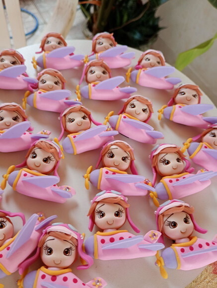 Ímã de Geladeira Menina Aviadora em Biscuit